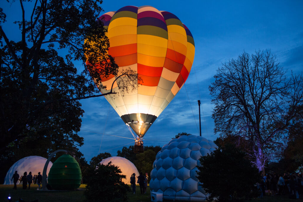 balloon hot-air balloon sky no person travel sunset outdoors people tree moon dawn recreation architecture fun evening airship city festival light dusk