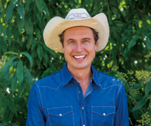 A man in a cowboy hat.
(man, portrait, people, lid, one, nature, summer, smile, outdoors, adult, fashion, farm, fine-looking, elderly, elder, guy, woman, cowboy hat, face, hair)