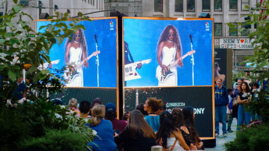 Pop artist performs at the event.
(IVE NEWYO GIETSOLUG AUG1 IT ":. PARIS2024 ONY,people, festival, music, performance, concert, street, musician, girl, group, editorial, exhibition, landscape, city, singer, woman, man, fashion, stage, portrait, adult)